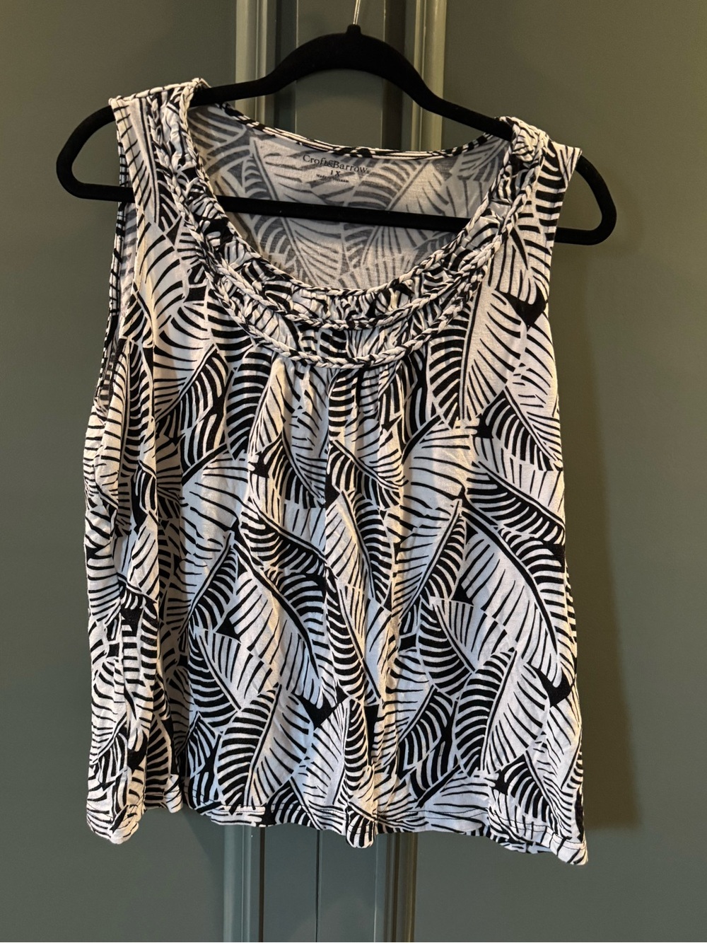 croft & barrow Black and White Leaf-Print Sleeveless Tank